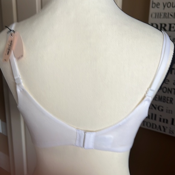 Victoria’s Secret Bra - Picture 2 of 3